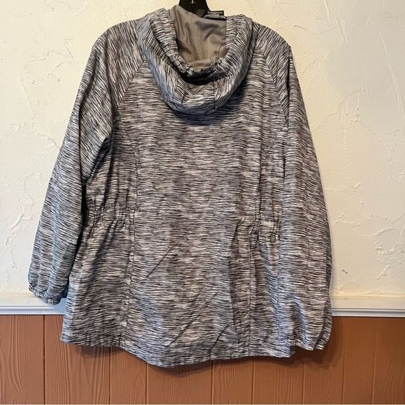 New Balance Lightweight Windbreaker Jacket Size 1X - Picture 2 of 9